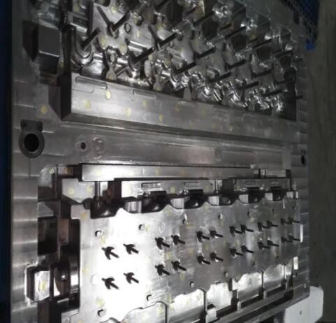 Quality Automatic Molding Line Cylinder Head Mold  Customized Design For Automobile wholesale
