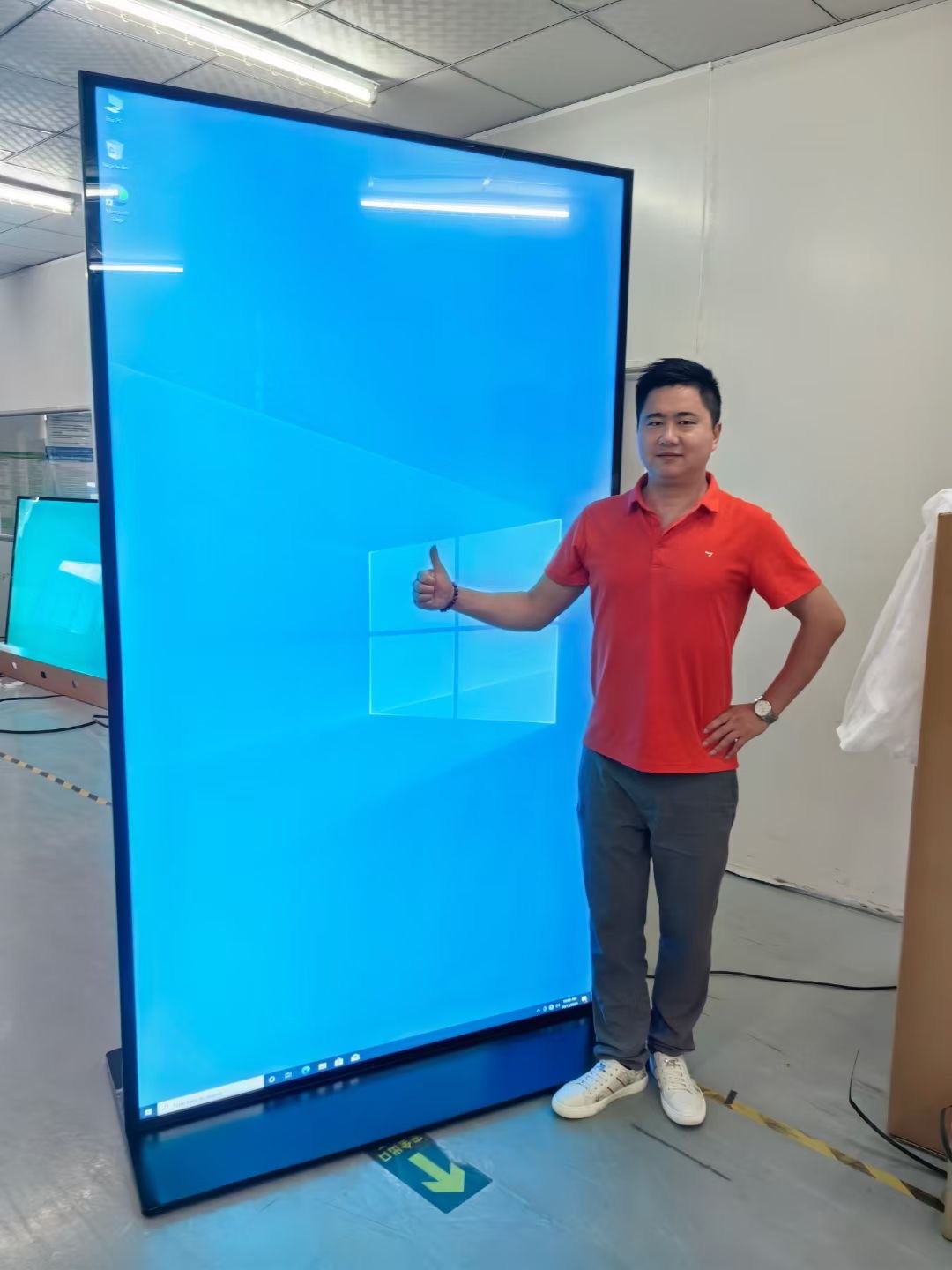 Quality 70/75/80/86 inch 4K Full Screen Digital Signage and  Floor Standing Advertising Display Standing player kiosk touch wholesale