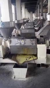 Quality Screw Carbon Steel Sesame Oil Press Machine , 1-10 Tons Per 24hours Seed Press Oil Machine wholesale