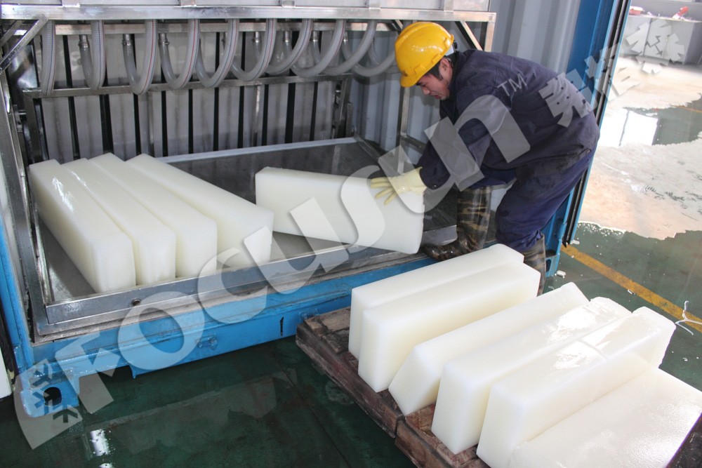 FOCUSUN Automatic Block Ice Maker Portable Design for Industry Container of 8000 KG