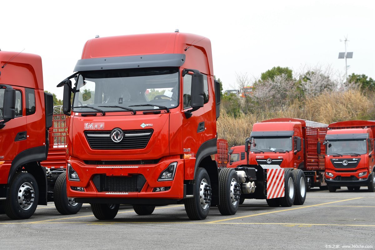 8X4 Dongfeng Heavy Truck 1-10T CNG Truck With Diesel Fuel And Automatic Transmission
