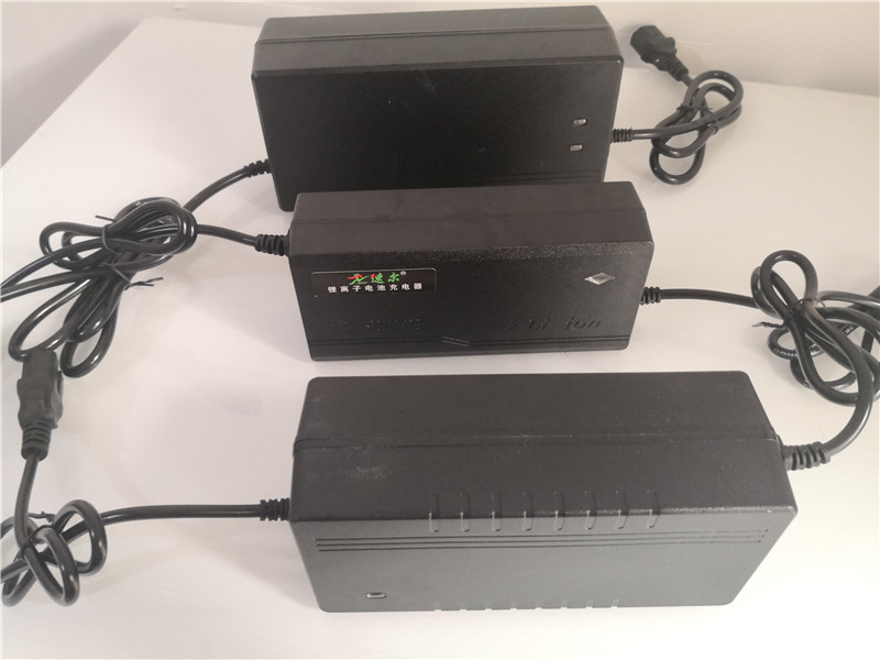 170W Ebike Lithium Ion Battery Chargers Built-In DC Fan