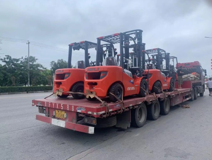 Heli New Powered Diesel Forklift 1.5 3 3 Ton 5 8 Ton 8 10 Ton With Bucket Glass Cab Rough Terrain Forklift
