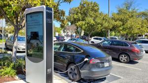 Quality 43inch Outdoor Stations Waterproof Digital Signage Display LCD Electric Car Charging Pile wholesale