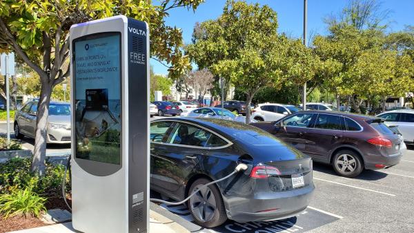 43inch Outdoor Stations Waterproof Digital Signage Display LCD Electric Car