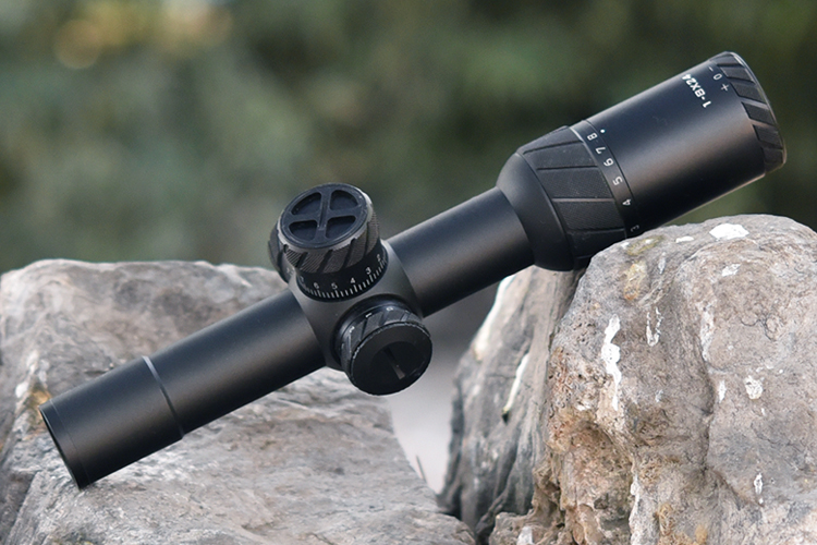 Fashional Scope 1-8x24 Long Range Hunting Sight 640g Weight 1-8x Magnification
