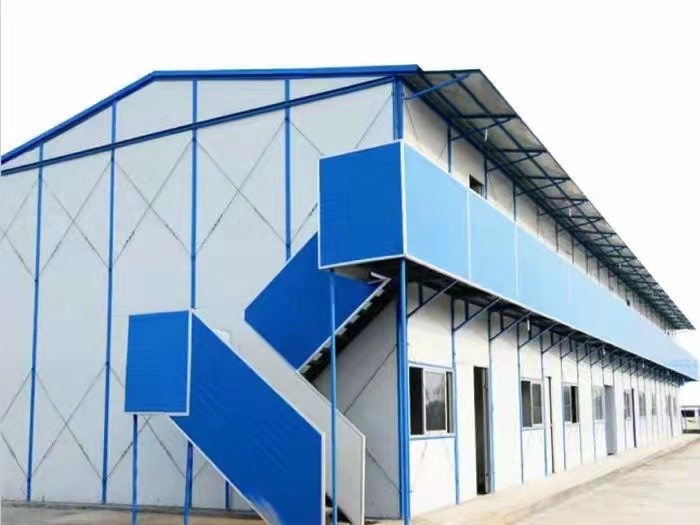 Customized Steel Structure Warehouse With Sloped Roof And Galvanized Steel Gutter