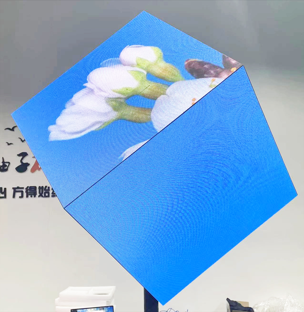 OEM P3 Flexible LED Display Screen 2500 Cd/M2 For Exhibition Hall