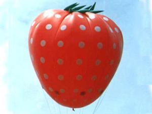Quality Red stawberry with dots inflatable helium balloon wholesale