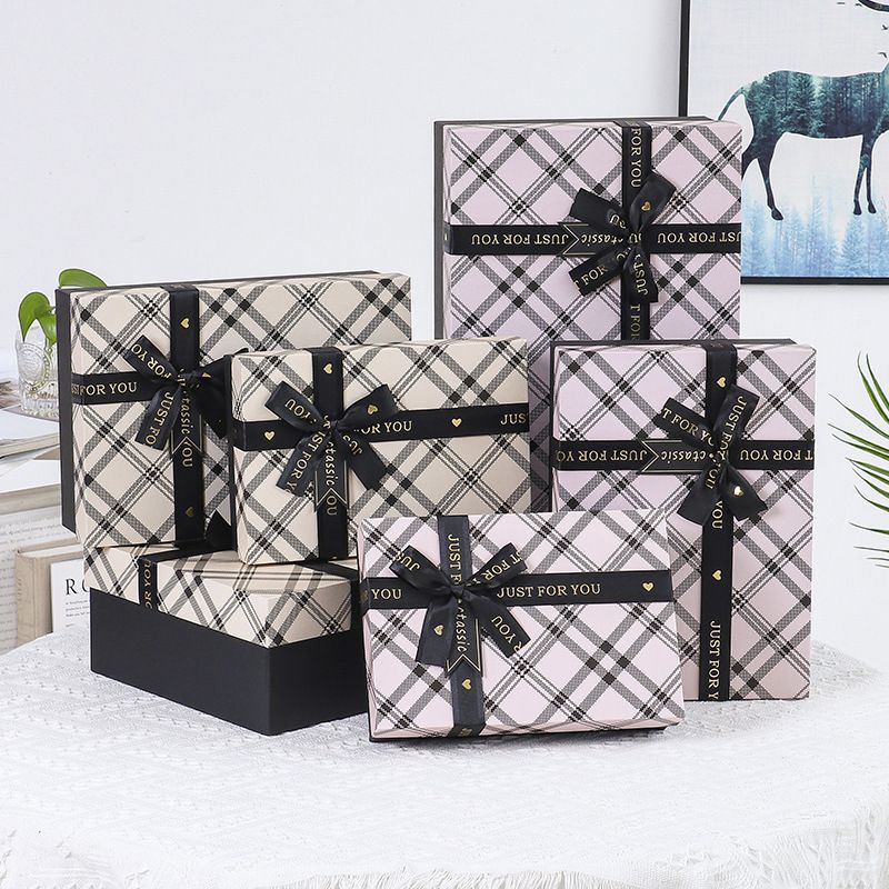 Fashionable Top Grade China Wholesale Custom Logo Packaging Boxes Luxury Lid and Base Paper Carton Box with Ribbon Bow-Tie for Wedding Gift