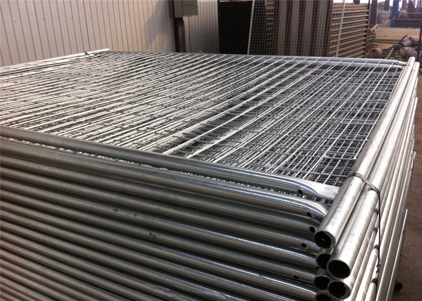 Galvanized Temporary Fence Panel 2.1m*3.3m width OD32mm tubing x 1.5mm wall thick pr-galvanized 14 microns zinc coated