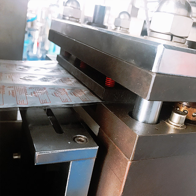 Tablet Blister Packing Machine , Capsule Pharmaceutical Blister Packaging Machines