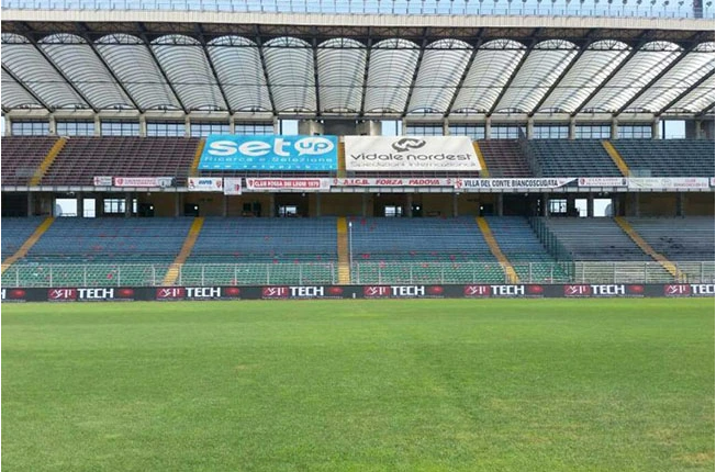 1200x960mm P10 Front Service Outdoor Football Sports Perimeter Stadium LED Display