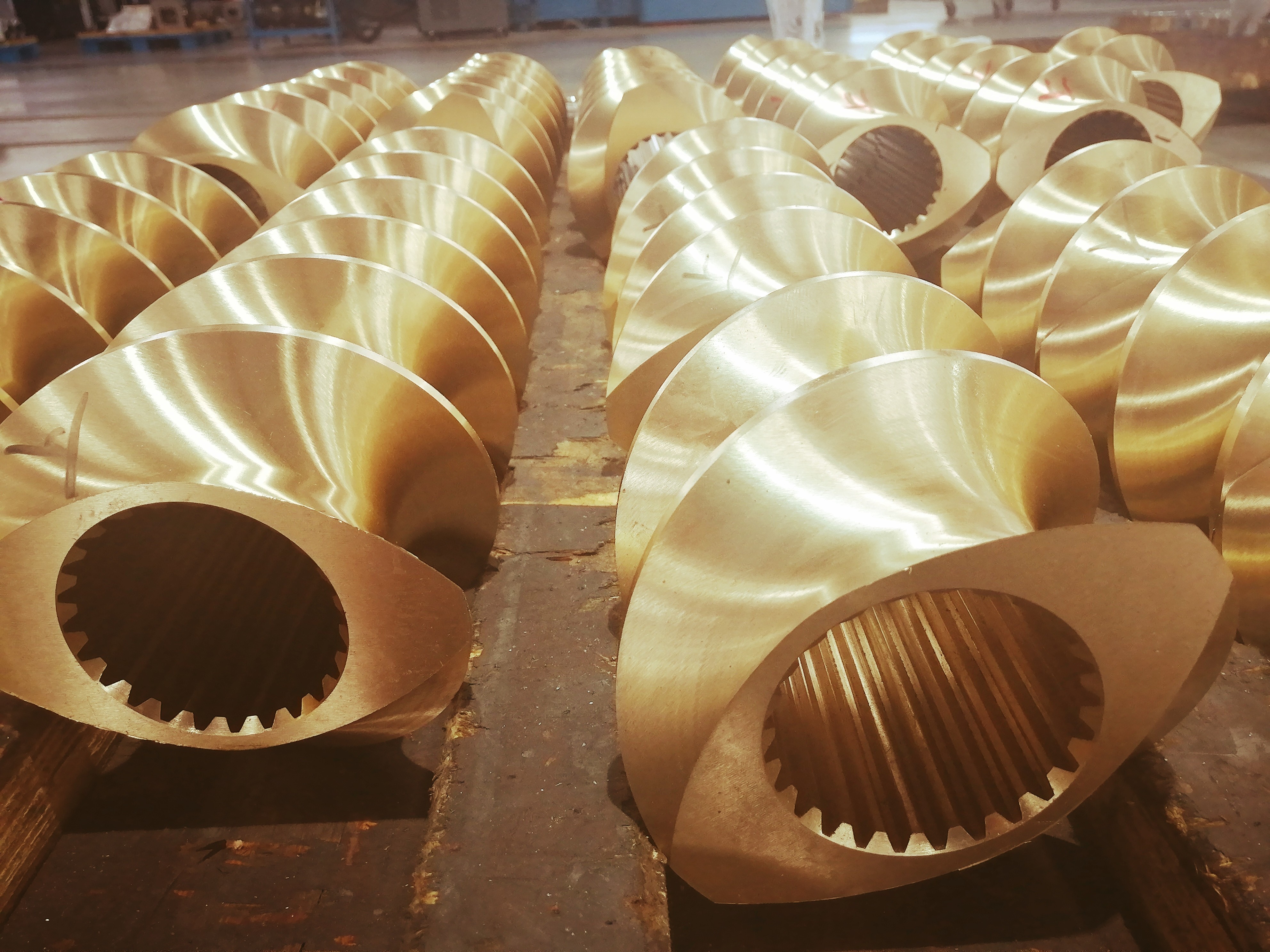 Aluminium Bronze Extruder Screw Element 2 Flighted Wear Resistance For Pet Food Factory