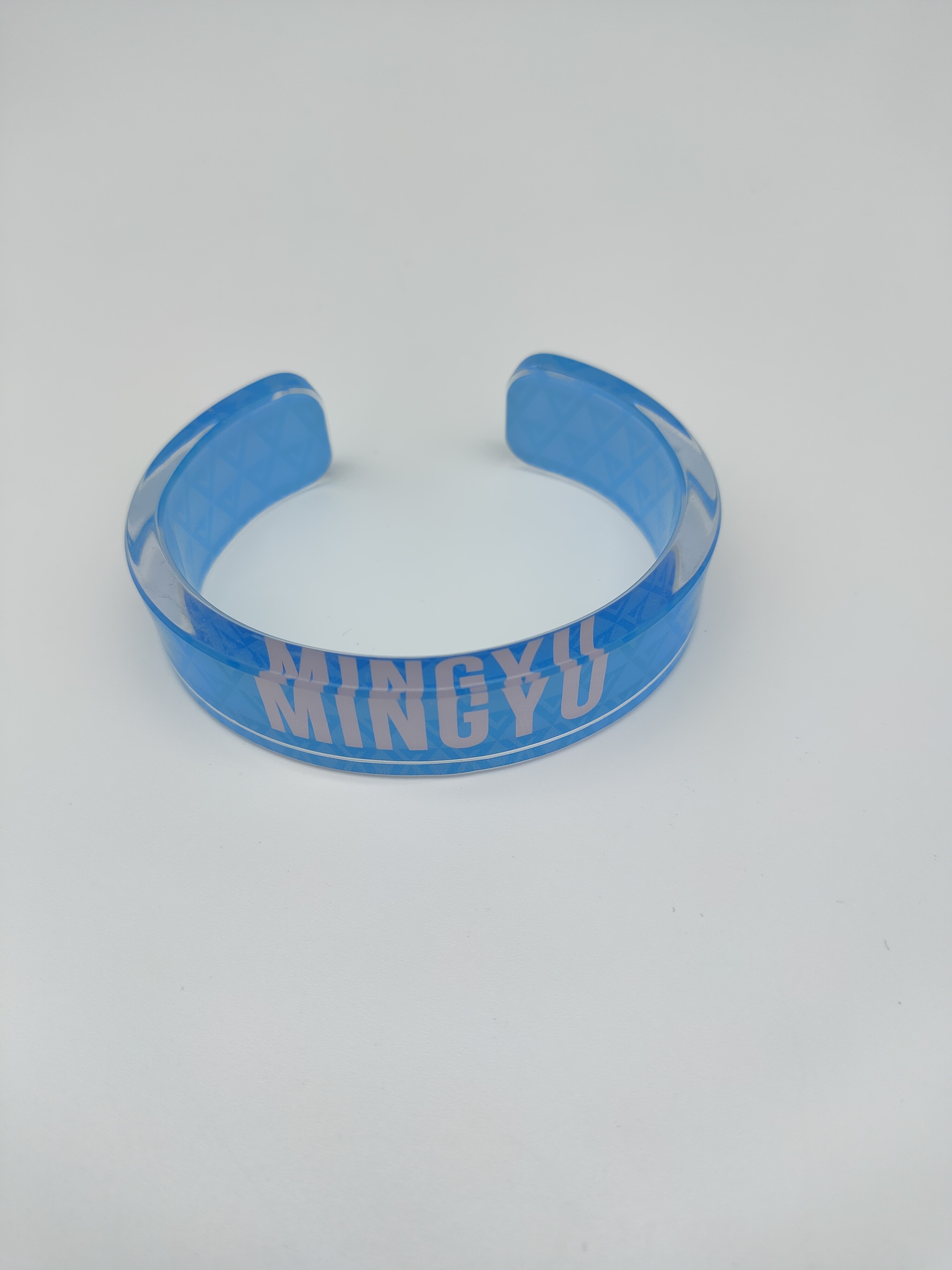 Innovative Custom Cut Acrylic Keychains Fashion Design Offset Printing 3mm