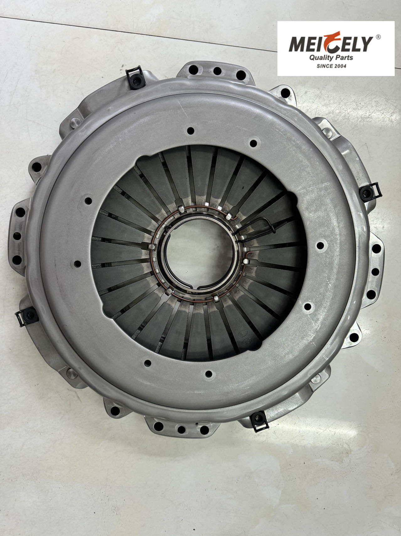 Iron Material Large Hole Clutch Pressure Plate for Beiben Pull-Type