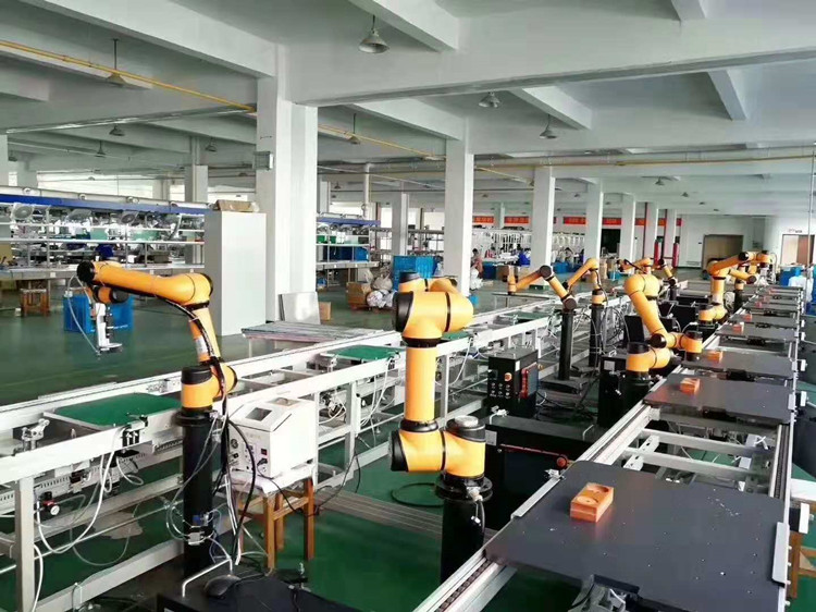 6 axis collaborative robotic arm China famous brand AUBO i5 applying as industrial welding robot