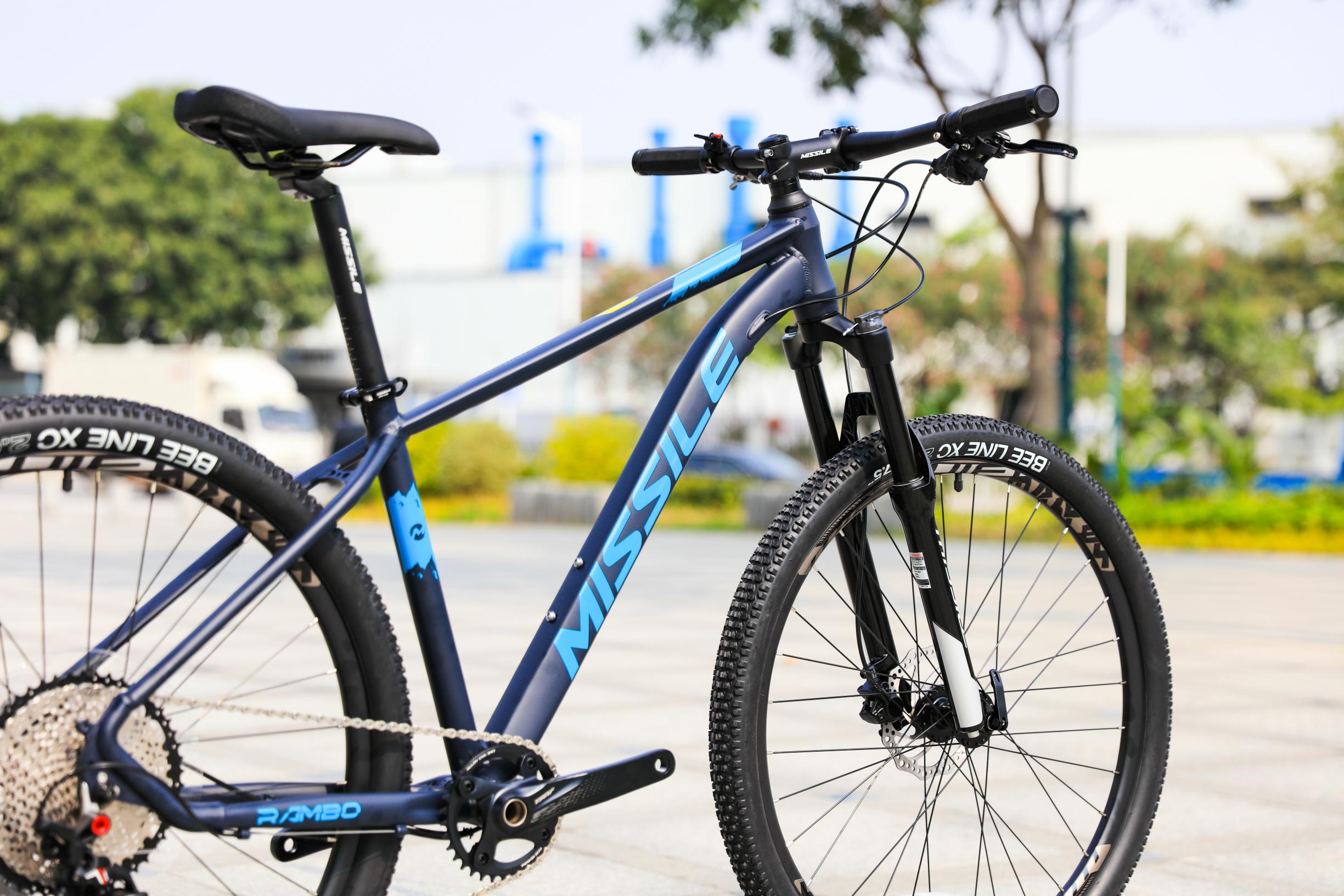 27.5 Inches Mountain Bike with Hydraulic Disc Braking System and Lightweight Design