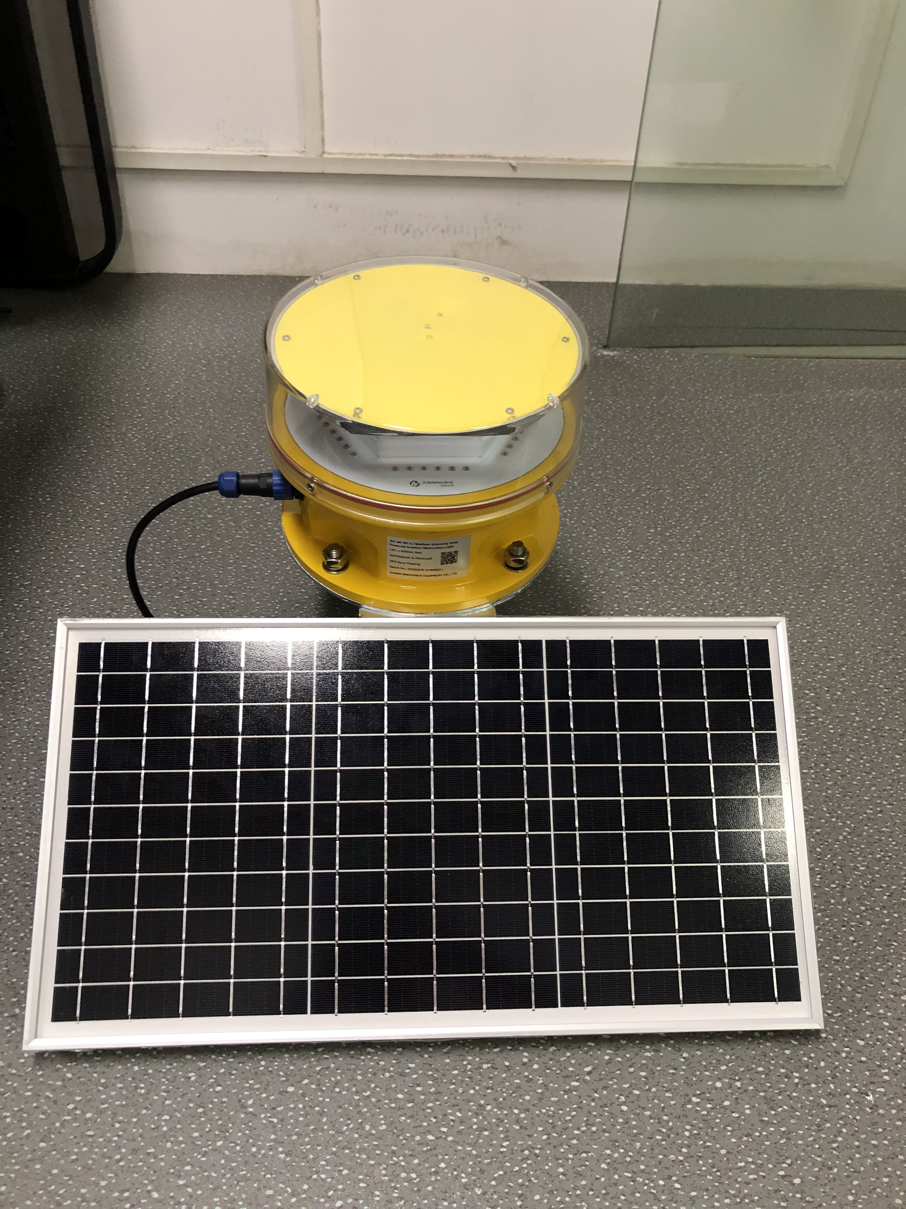 Red Solar Powered Aviation Obstruction Light 20FPM Medium Intensity