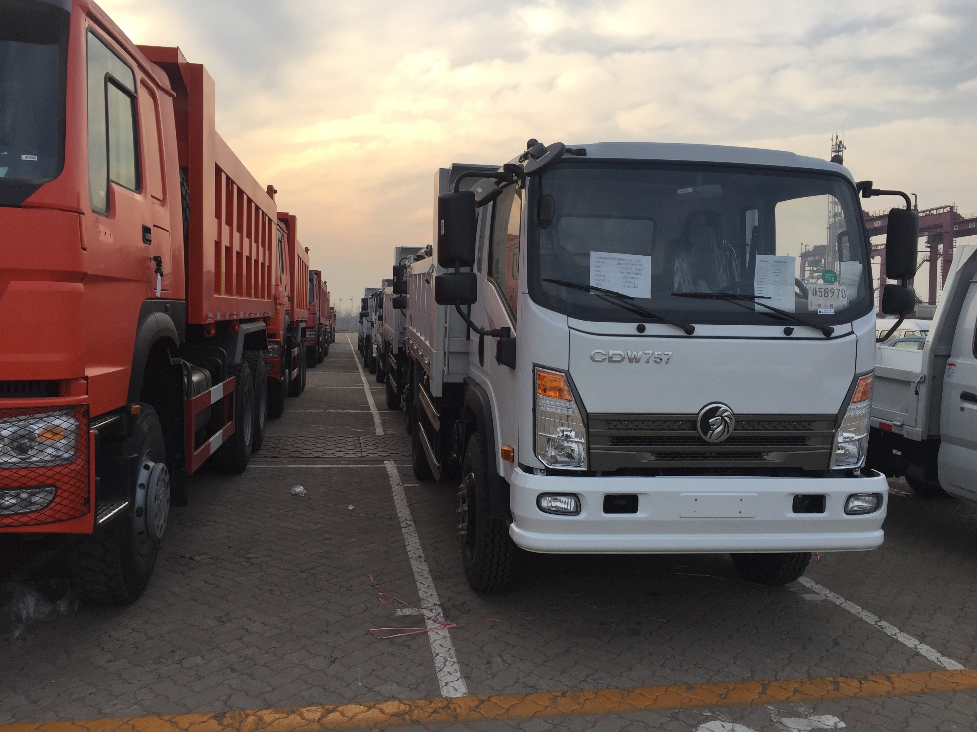 Q235 material Sinotruk CDW 4x2 3T Heavy Duty Dump Truck / Mini Tipper Truck