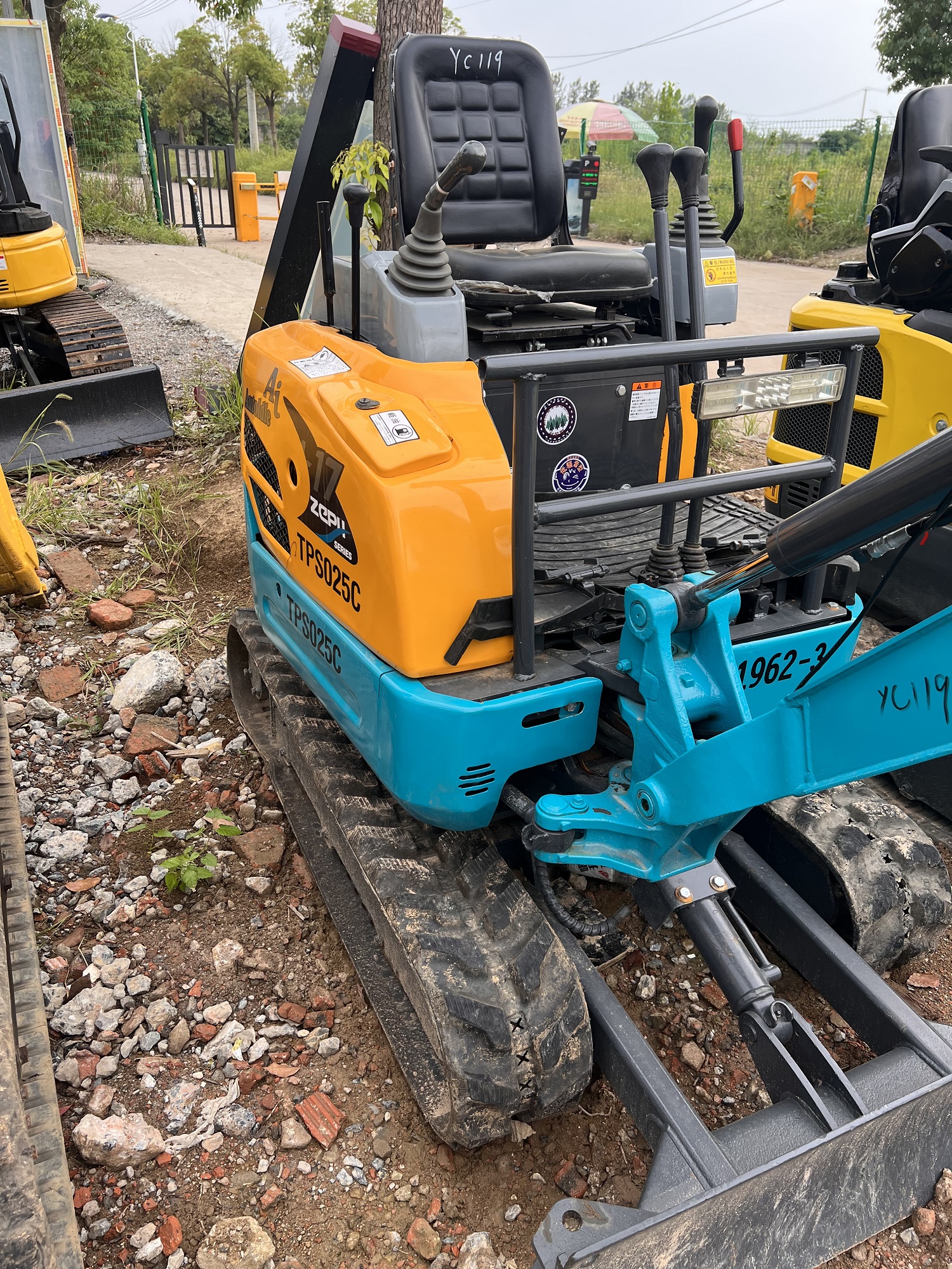 Low working hours road machinery Kubota U17 used excavator with high quality engine and pump excav cheap excav used crawler