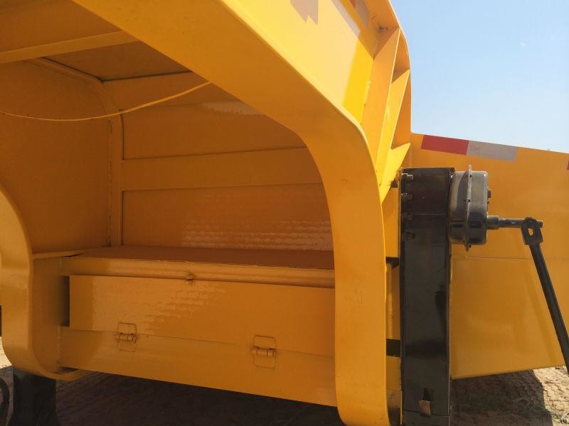 Gooseneck Lowboy Tri-axle Lowbed Platform Trailer transporting heavy equipment grab excavator