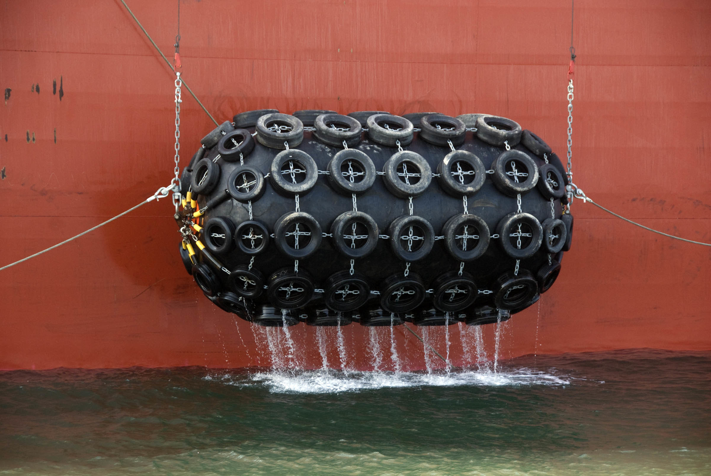 4.5*9m ISO BV Certificated Floating Pneumatic Marine Fender With Black Tyre Sheath