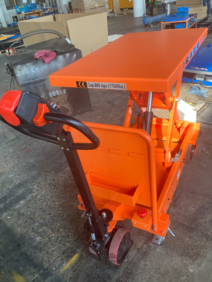 Self Propelled Mobile Lift Table 1100lbs Full Eletric Lifting With 24 DC Batteries