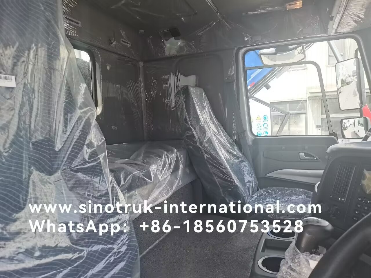 SINOTRUK HOWO 6x4 400HP U Type White Dump Truck For Mining Using RHD