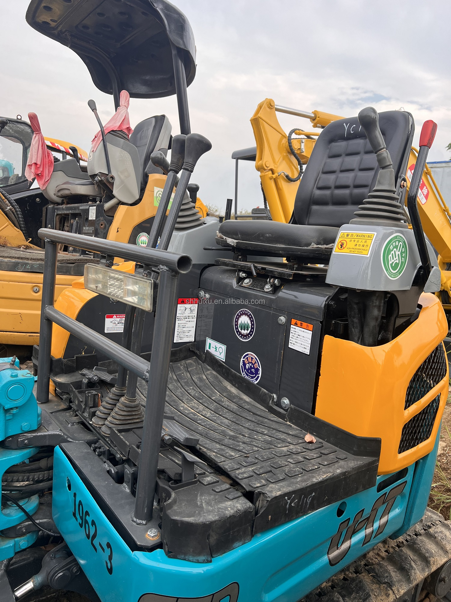 mini used digger kubota17u/second hand mini excavator Kubota 17u low working hours on sale