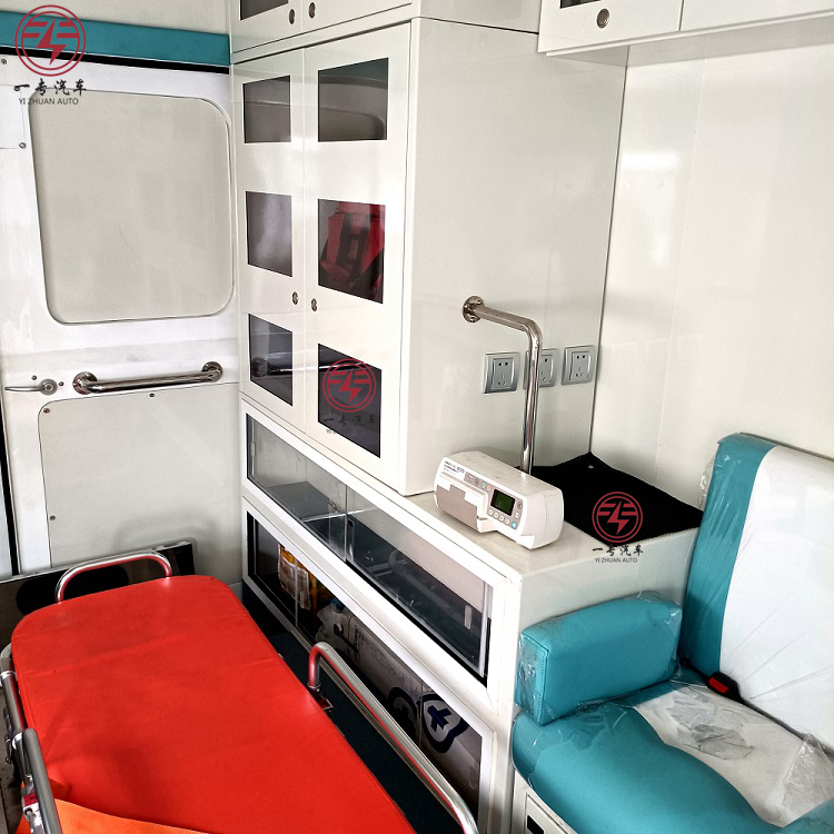 Diesel 4x2 Ambulance ICU Emergency Car Rehabilitation Vehicle with Medical Equipment