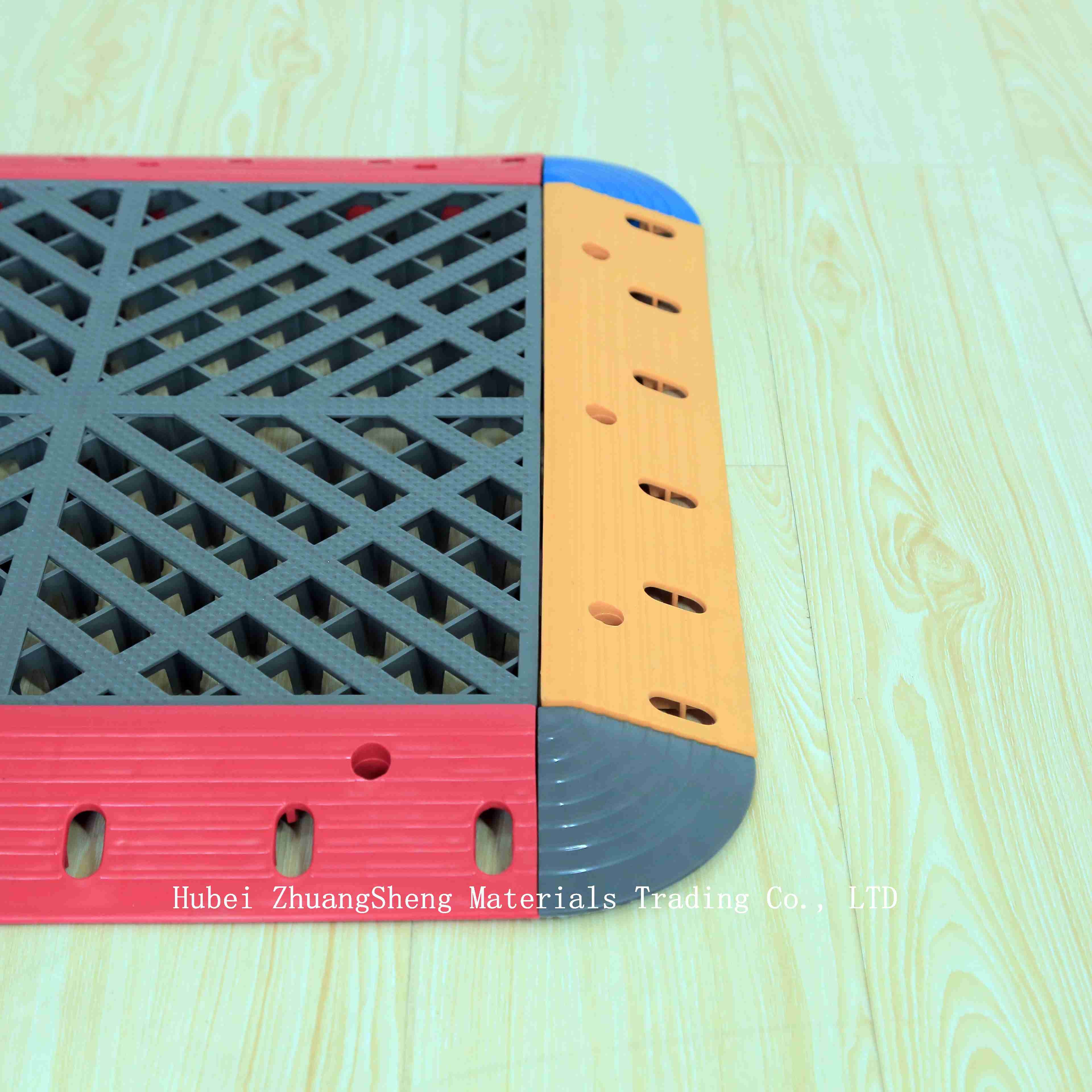 2.8mm Plastic Permeable Floor / Car Wash Grille Floor / Corrugated Plastic Floor Protection Sheets Board