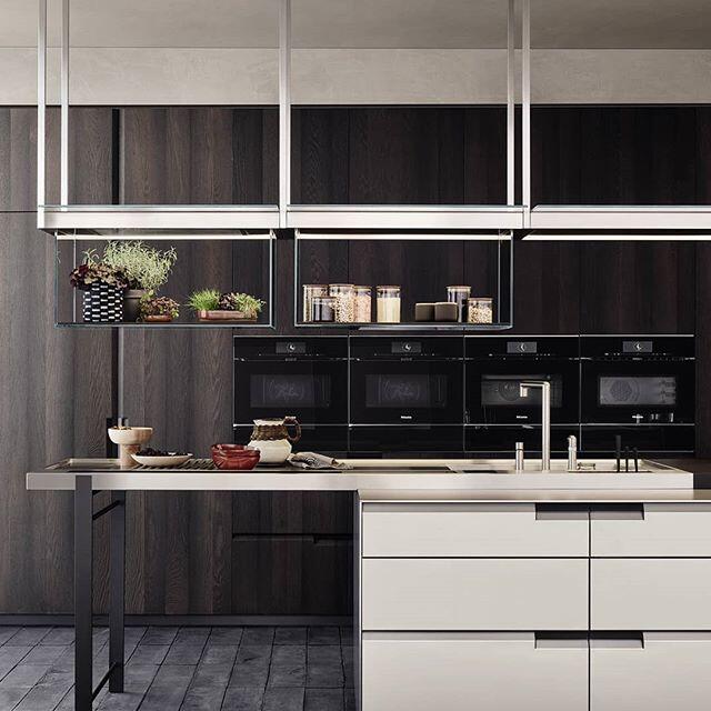 Durable Kitchen Wall Cabinet with Customized Veneer Color and Quartz Stone Countertop