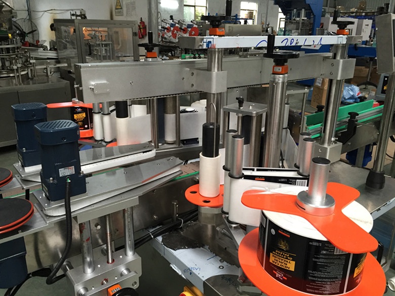 Plastic Packaging Material Double Side Labeling Machine for Square Bottles at Direct