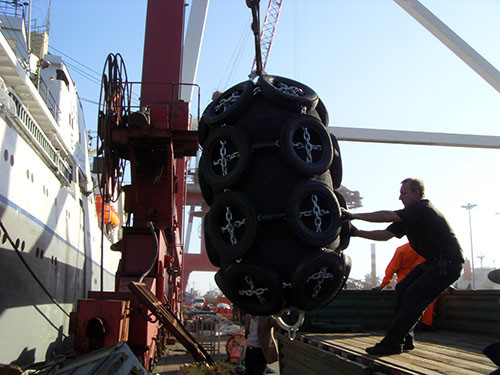 Yokohama Pneumatic Boat Buoys Fenders Tire Chain 80KPa Boat Guard Fenders