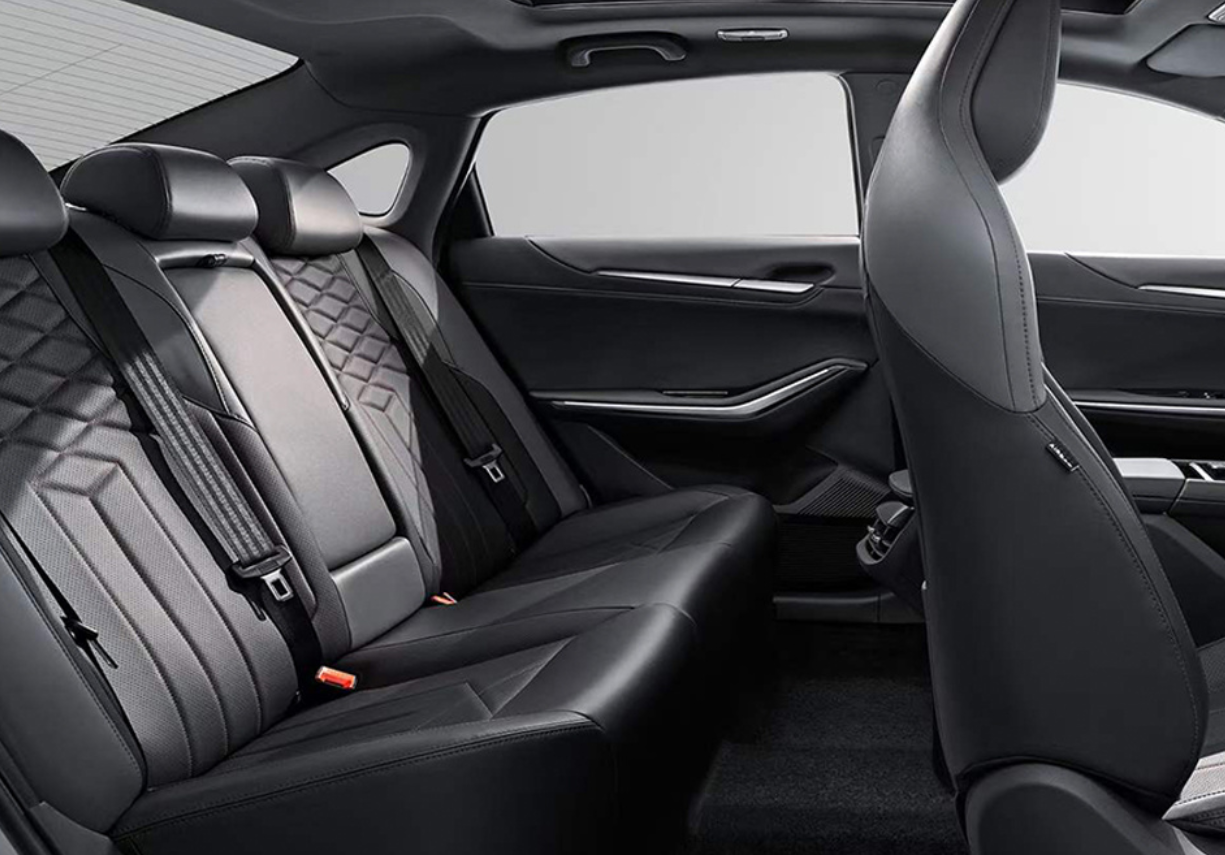 Energy Vehicle Changan Ruicheng Plus Raeton 1.5T Luxury Sedan Made in with Petrol Fuel and Technology