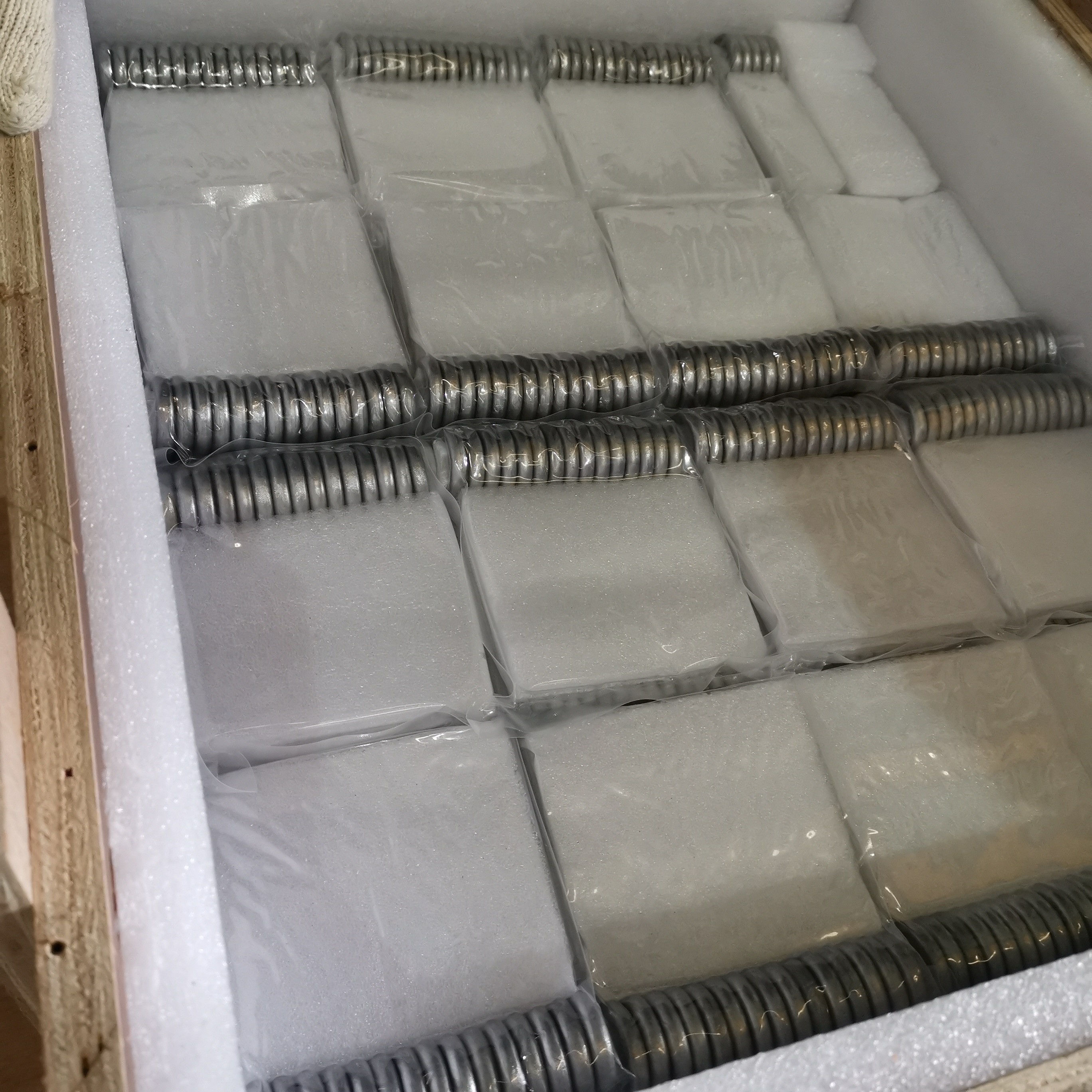 Alkaline Washed Surface 10.2g/cm3 Molybdenum Hook For High Temperature Furnace