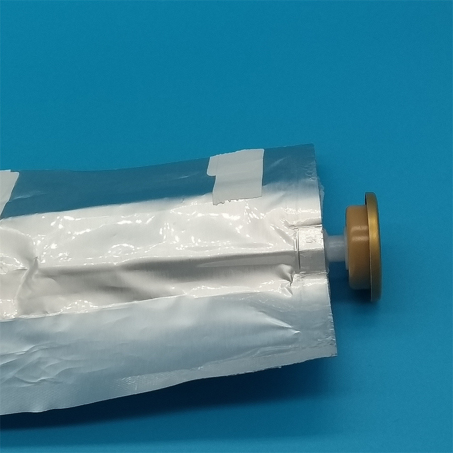 Compact Travel-Friendly Female Bag on Valve for On-the-Go Dry Shampoo with 360° Spray Nozzle