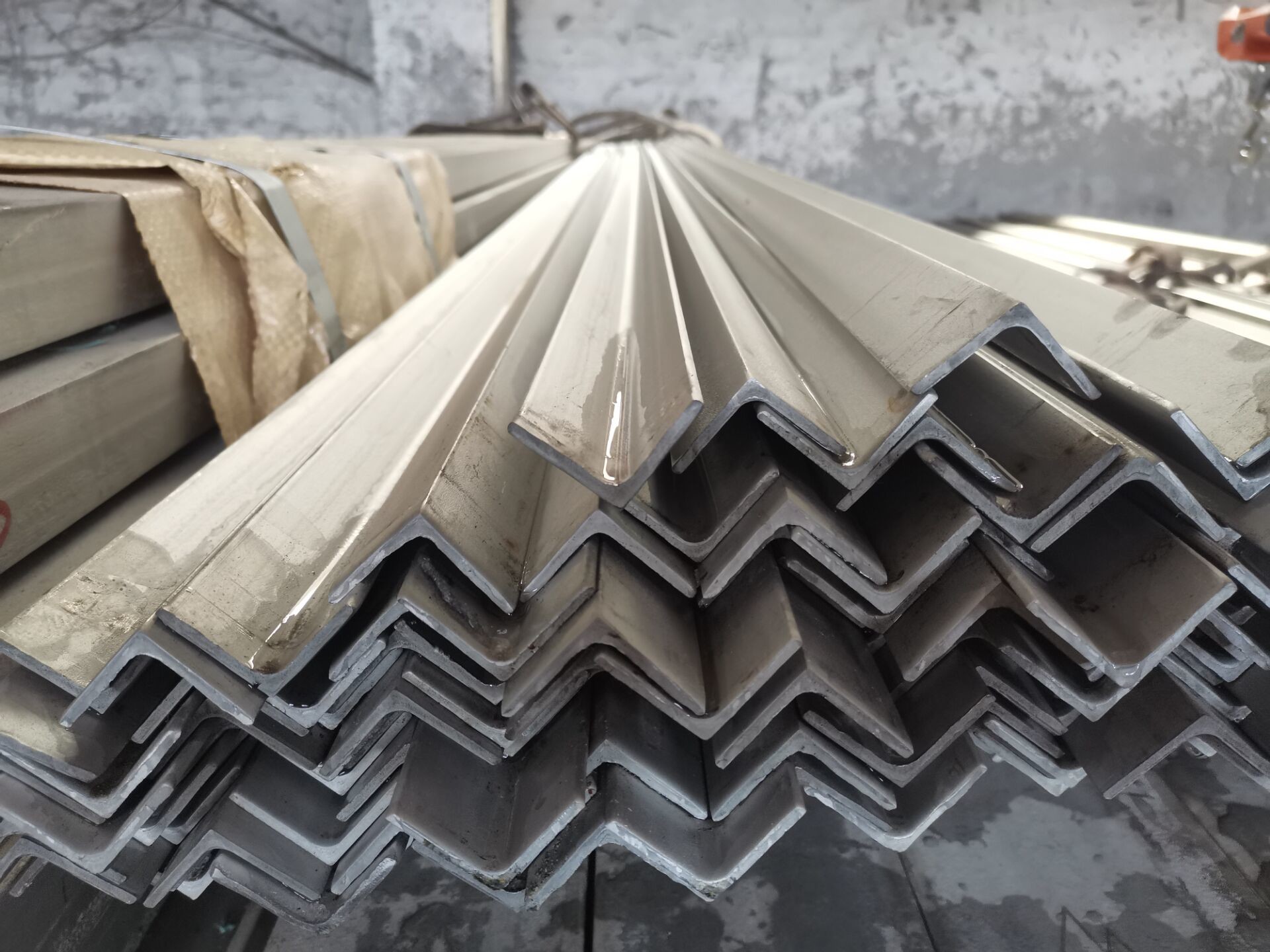 Architectural 304H Unequal Stainless Steel Angle Bar for Construction