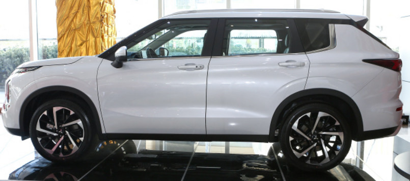 Outlander 2023 model 1.5t cvt two-wheel drive Zunyao version 7 seats Compact car