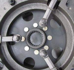 Quality 13&quot; OEM 375 385 Massey Ferguson Tractor Clutch 3701015M92 wholesale
