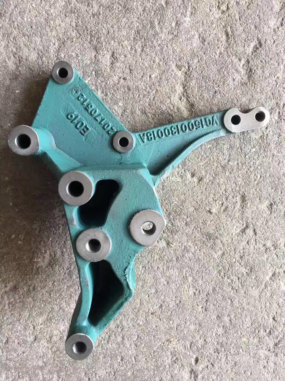 VG1500130018A HOWO truck engine part Generator, air conditioner compressor bracket