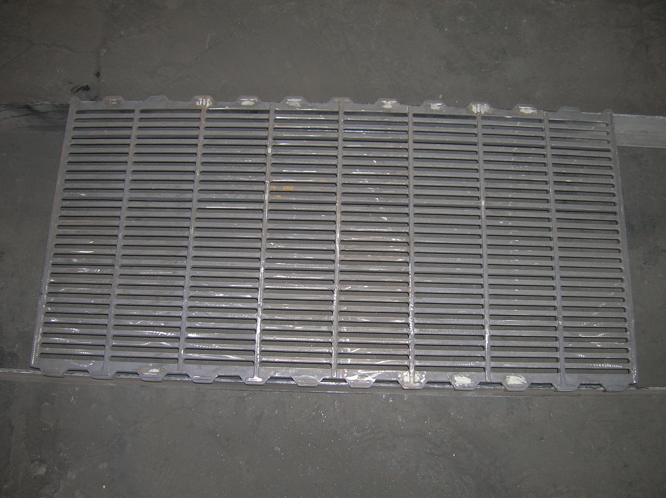 Black Cast Iron Pig Mesh Flooring / Pig Nursery Flooring Size 400*600mm