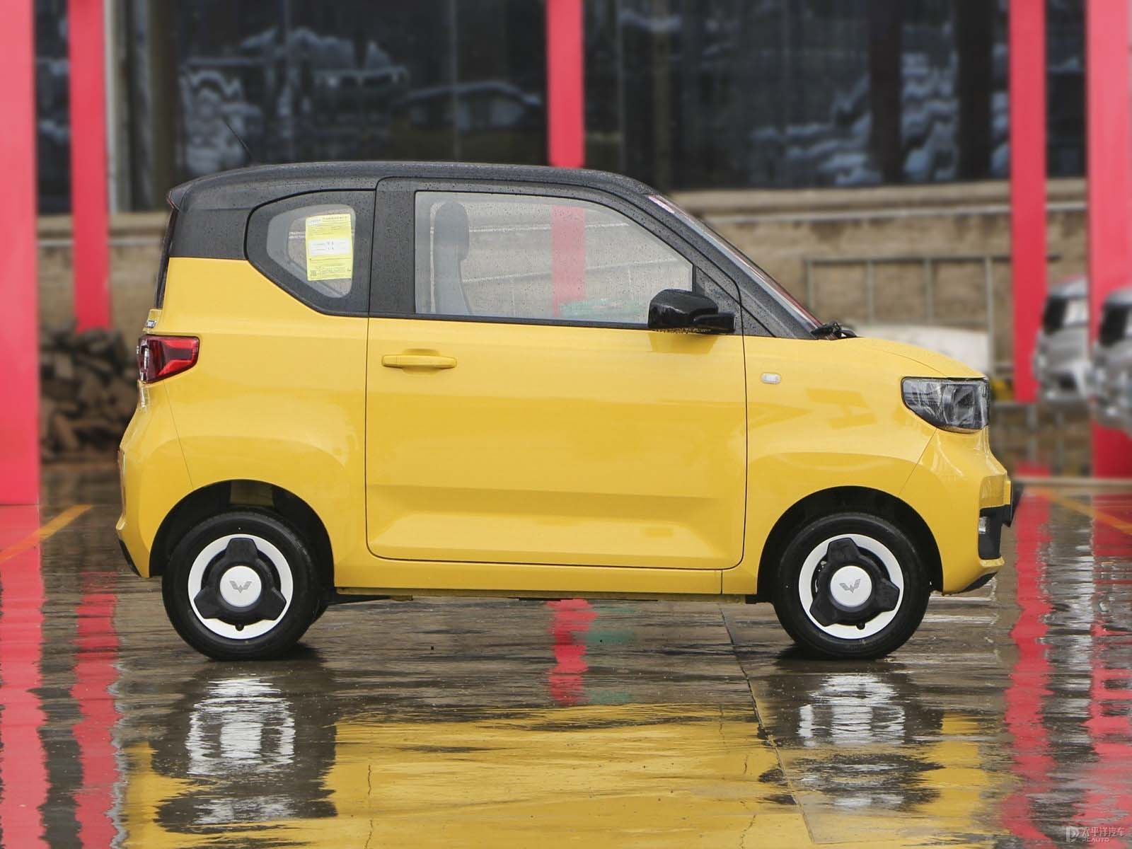 Made in China, SAIC GM Wuling mini electric car is a small electric car, and the popular ternary lithium battery