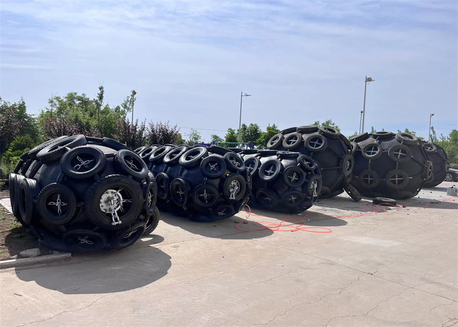 SGS Certificate 50Kpa 80Kpa Yokohama Type Rubber Pneumatic Fender