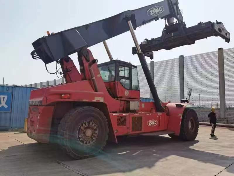 2010 Model Used Container Reach Stacker Crane ZPMC ZHRS45 Highly Efficient