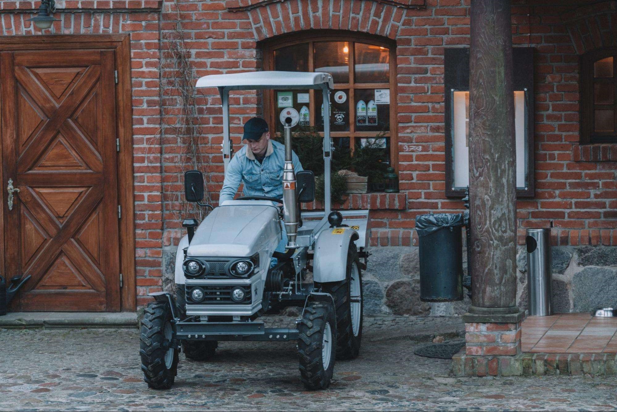 2WD Farm Tractor 12hp-24hp With Belt Drive 4 Stroke Water Cooling Diesel Engine