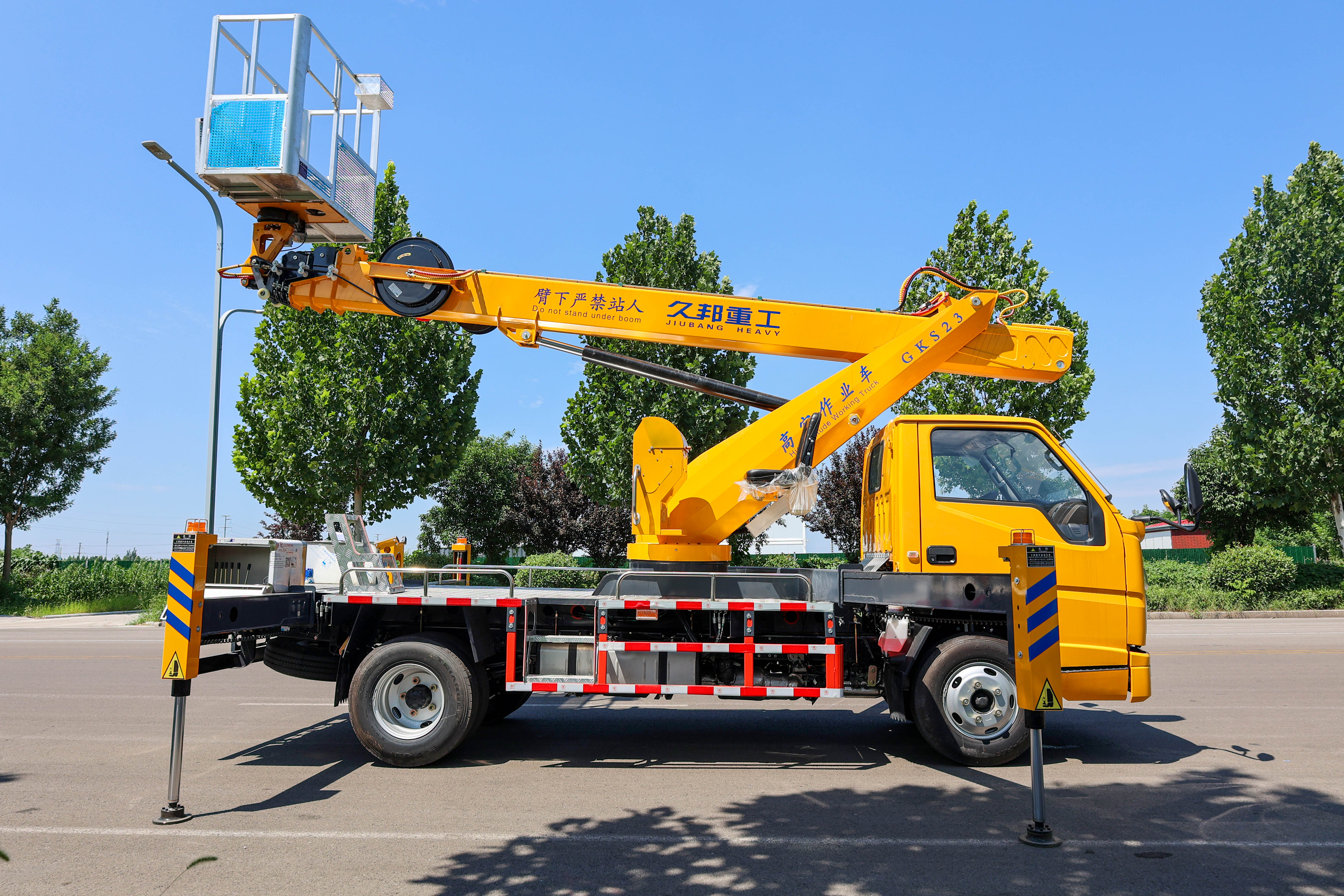 23m 27m 28m 30.5m customized telescopic boom man lift aerial work platform truck