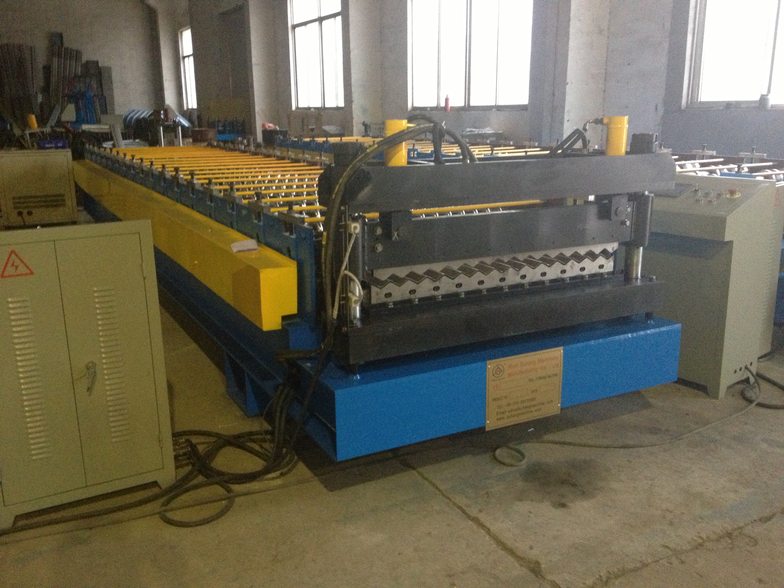 Corrugated Metal Steel Roof Panel Roll Forming Machine Automatic PLC Control Customized