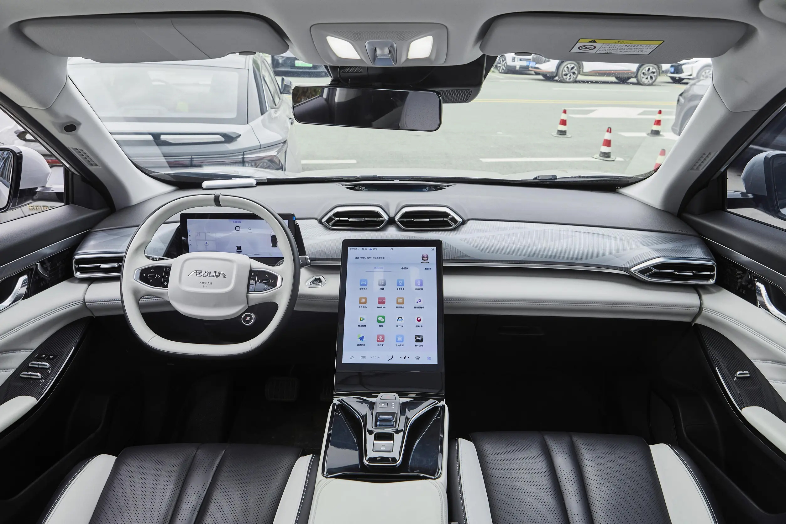Dongfeng AEOLUS Haohan Gas Car 5-door 5-seater LED Electric Metal Leather Turbo SUV with ACC and Automatic Transmission